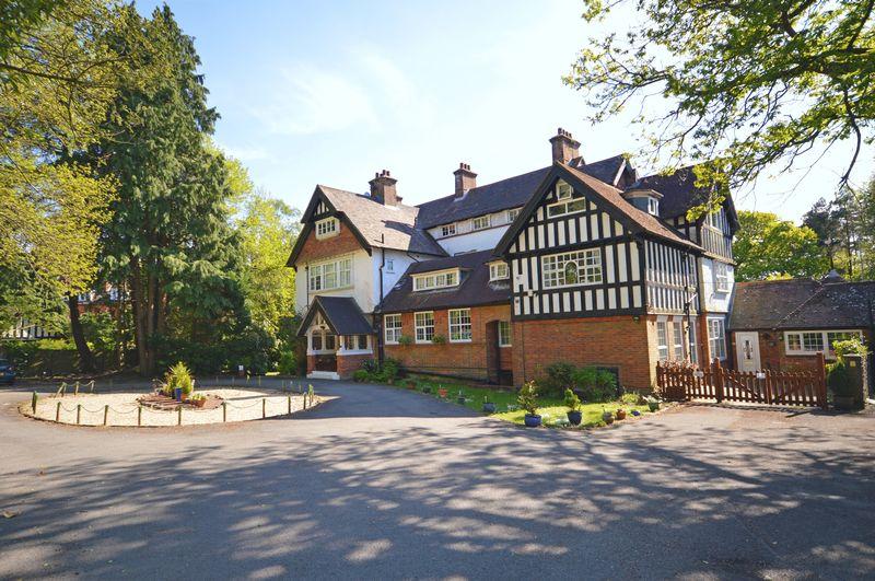 Tower Road, Hindhead 1 bed flat to rent £950 pcm (£219 pw)