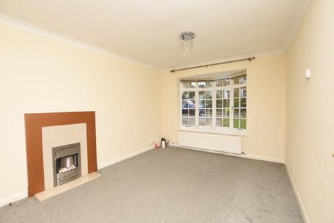 4 bedroom detached house to rent, GRANGE GARDENS, HEATH AND REACH