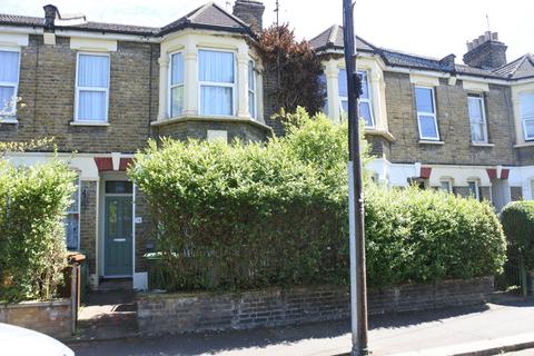 2 bedroom maisonette to rent, Twickenham Road, E11