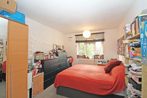 1 bedroom flat to rent, Abbess Close, London SW2