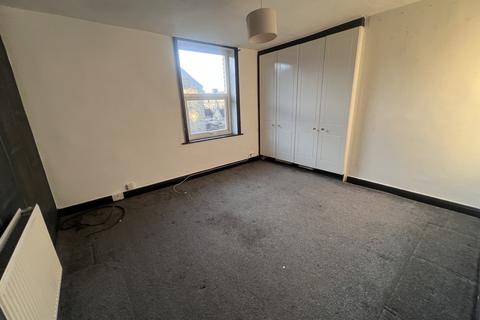 4 bedroom terraced house to rent, Helmsley Street, East Bowling BD4