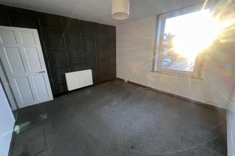 4 bedroom terraced house to rent, Helmsley Street, Bradford BD4