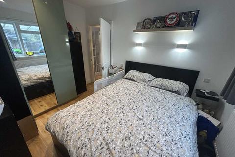 undefined, Elmcroft Close, Bedfont