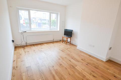 3 bedroom flat for sale, London NW2