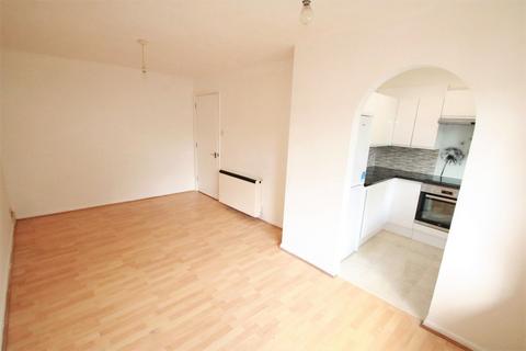 2 bedroom flat to rent, Muggeridge Close, South Croydon