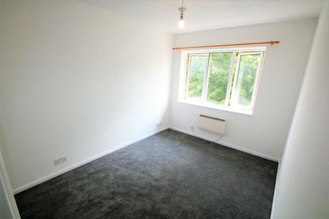 2 bedroom flat to rent, Muggeridge Close, South Croydon