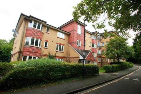 2 bedroom flat to rent, Muggeridge Close, South Croydon