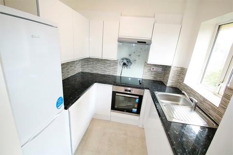 2 bedroom flat to rent, Muggeridge Close, South Croydon