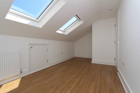 1 bedroom flat to rent, Hedge Lane, Palmers Green N13