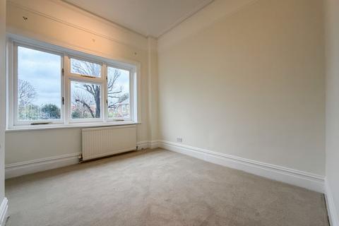 2 bedroom apartment to rent, 03 Parkside Lodge