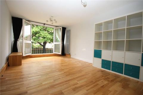 3 bedroom apartment to rent, Kneller Road, Twickenham, TW2