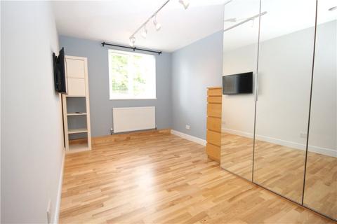 3 bedroom apartment to rent, Kneller Road, Twickenham, TW2