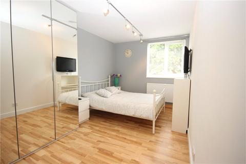 3 bedroom apartment to rent, Kneller Road, Twickenham, TW2