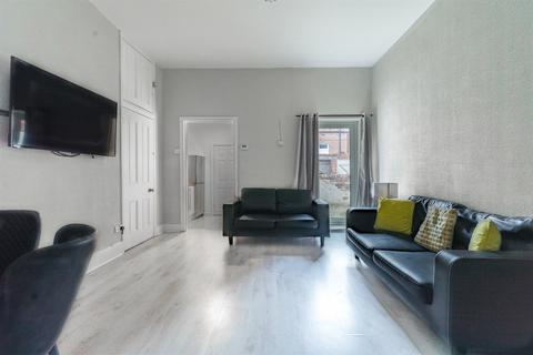 3 bedroom flat to rent, Glenthorn Road, Newcastle Upon Tyne