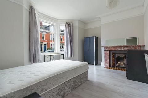 3 bedroom flat to rent, Glenthorn Road, Newcastle Upon Tyne