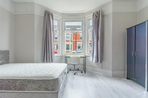 3 bedroom flat to rent, Glenthorn Road, Newcastle Upon Tyne