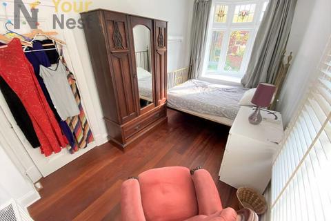 6 bedroom house share to rent, Room 2, Oakwood lane, Oakwood, Leeds, LS8 2JQ