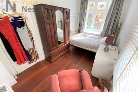 undefined, Room 2, Oakwood lane, Oakwood, Leeds, LS8 2JQ