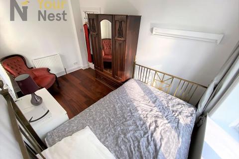 undefined, Room 2, Oakwood lane, Oakwood, Leeds, LS8 2JQ