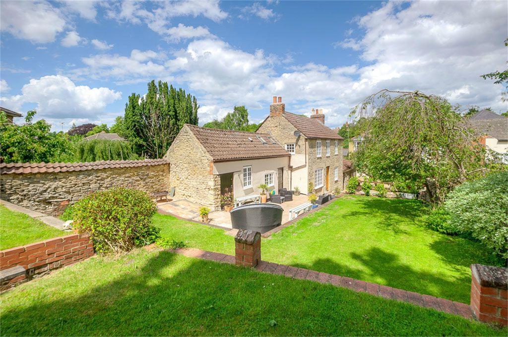 33 Thorpe Street, Raunds, Northamptonshire 3 bed cottage for sale £