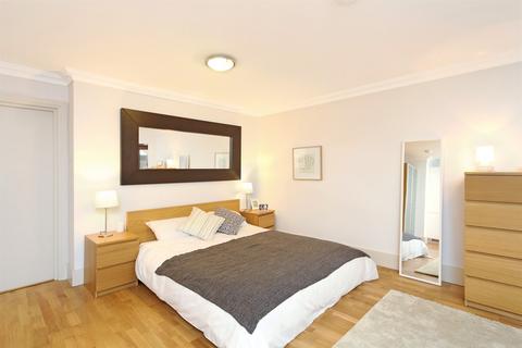 Studio to rent, St Helens Gardens, London, W10