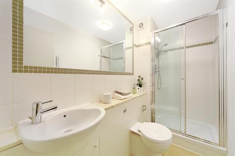 Studio to rent, St Helens Gardens, London, W10