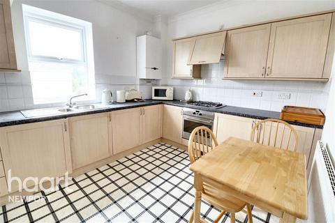 2 bedroom flat to rent, Kingshill Court, Stow Hill