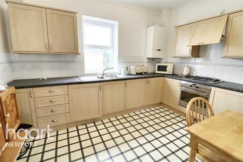 2 bedroom flat to rent, Kingshill Court, Stow Hill