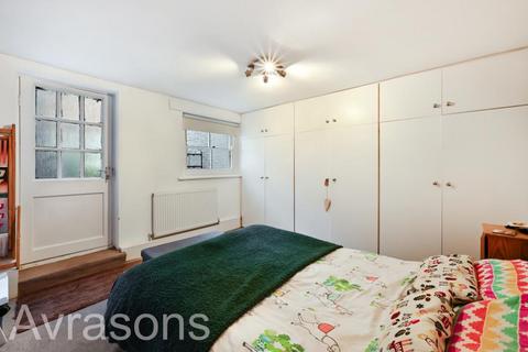 2 bedroom flat to rent, CLAPHAM ROAD, OVAL