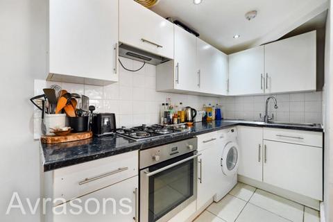2 bedroom flat to rent, CLAPHAM ROAD, OVAL