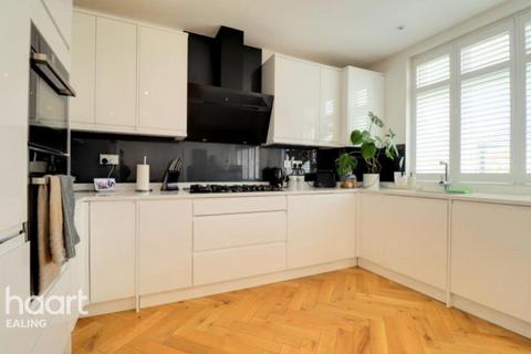 2 bedroom apartment to rent, Horn Lane, London