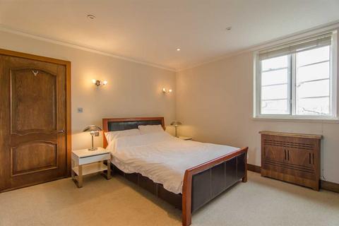 3 bedroom apartment to rent, Marlborough Court, London