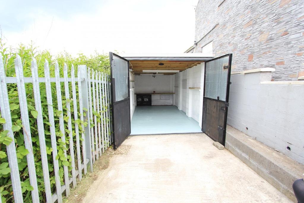 Llewellyn Street, Gilfach Goch PORTH Garage £8,000