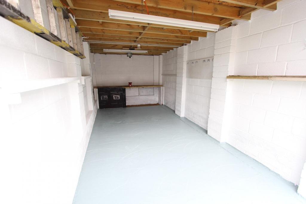 Llewellyn Street, Gilfach Goch PORTH Garage £8,000
