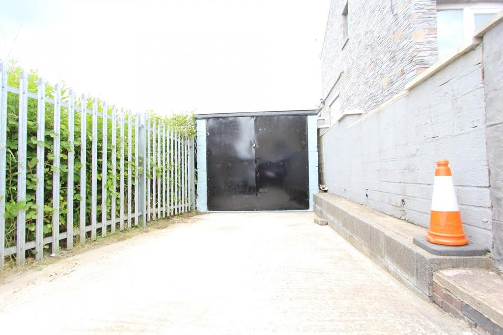 Llewellyn Street, Gilfach Goch PORTH Garage £8,000