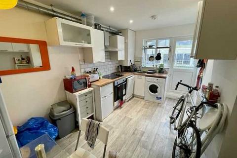 4 bedroom apartment to rent, Baker Street, Brighton