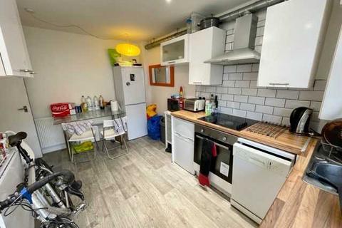 4 bedroom apartment to rent, Baker Street, Brighton