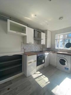 4 bedroom apartment to rent, Baker Street, Brighton