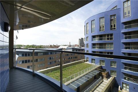2 bedroom flat to rent, Queensland Road, London