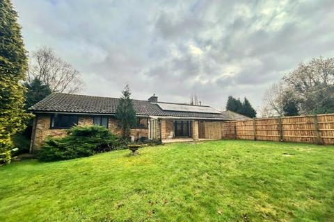 4 bedroom detached bungalow to rent, Grange Avenue,  Rotherfield Peppard,  RG9