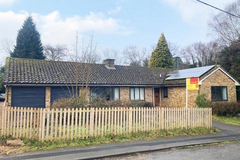 4 bedroom detached bungalow to rent, Grange Avenue,  Rotherfield Peppard,  RG9