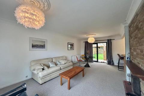 4 bedroom detached bungalow to rent, Grange Avenue,  Rotherfield Peppard,  RG9