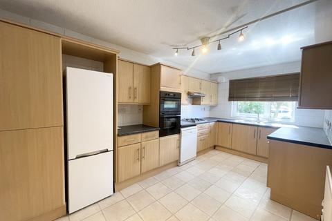 2 bedroom flat to rent, Princes Road, Buckhurst Hill, IG9