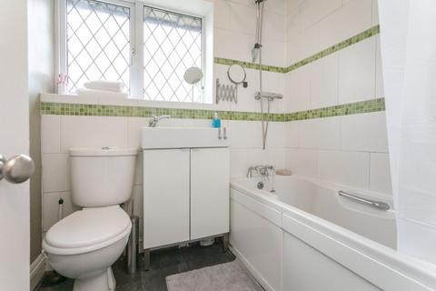3 bedroom semi-detached house to rent, Astley Close, Leicester, LE3