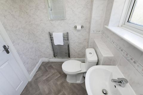 3 bedroom semi-detached house to rent, Astley Close, Leicester, LE3