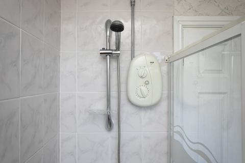 3 bedroom semi-detached house to rent, Astley Close, Leicester, LE3