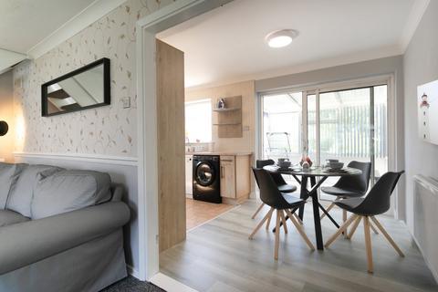 3 bedroom semi-detached house to rent, Astley Close, Leicester, LE3