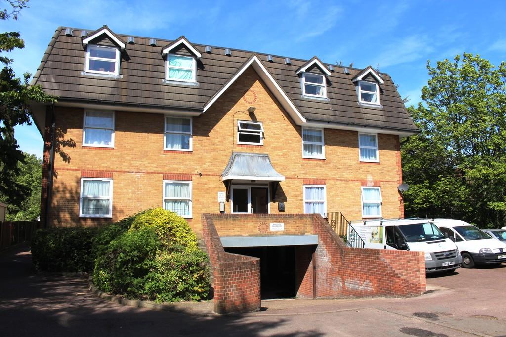 Millstream Close, Palmers Green, N13 1 bed apartment £130,000
