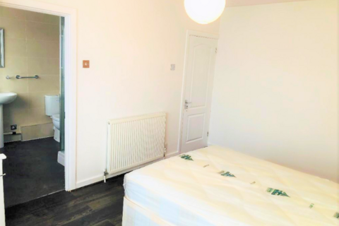 1 bedroom in a house share to rent, Craven Gardens IG6