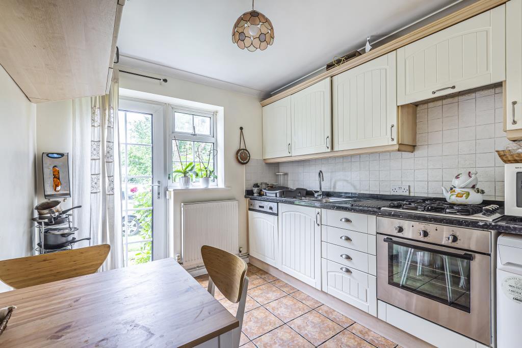 Court, Road, EN5 2 bed £390,000